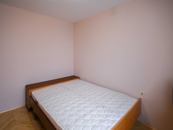 Дава се под наем Тристаен апартамент в София, Слатина - 90 кв.м за 448.8 € - Снимка #1