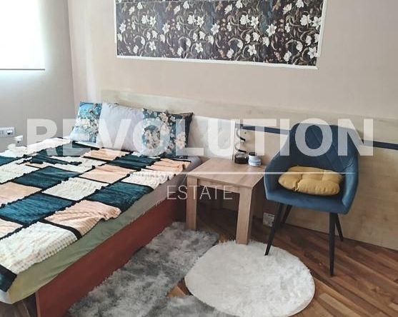 Дава се под наем Едностаен апартамент в к.к. Св.Св. Константин и Елена - 35 кв.м за 350 € - Снимка #1