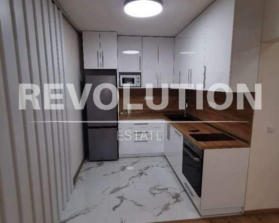 Дава се под наем Тристаен апартамент в Варна, Цветен квартал - 100 кв.м за 500 € - Снимка #1