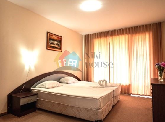 Двустаен апартамент в к.к. Златни пясъци - 91 кв.м за 584 €/кв.м - Снимка #1