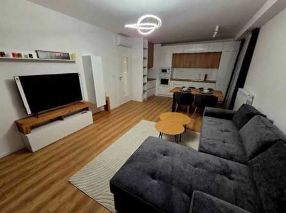 Дава се под наем Тристаен апартамент в София, Полигона - 115 кв.м за 1095.99 € - Снимка #1