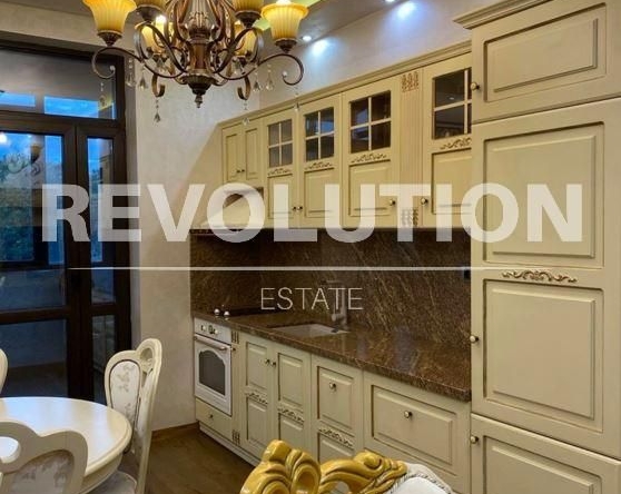 Дава се под наем Тристаен апартамент в Варна, Гръцка махала - 74 кв.м за 850 € - Снимка #1