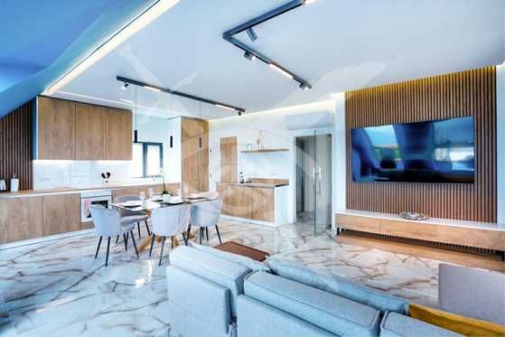 Дава се под наем Четиристаен апартамент в Варна, Галата - 207 кв.м за 2493.39 € - Снимка #1