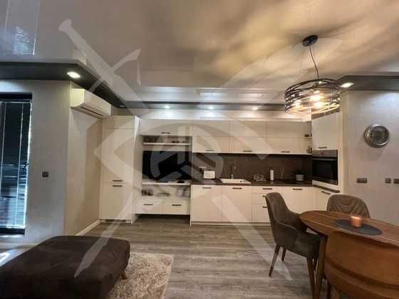 Дава се под наем Тристаен апартамент в Варна, Център - 74 кв.м за 1100 € - Снимка #1