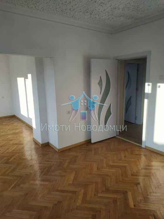 Четиристаен апартамент в Шумен, Пазара - 94 кв.м за 1574 €/кв.м - Снимка #1