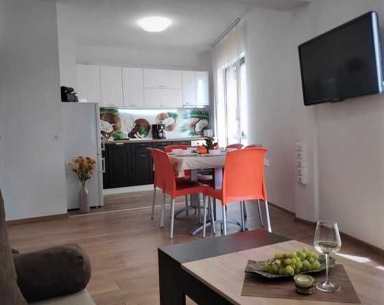 Дава се под наем Тристаен апартамент в Варна, Централна поща - 97 кв.м за 765 € - Снимка #1