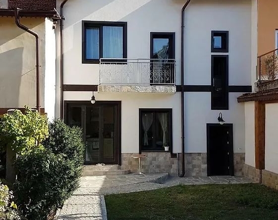 Дава се под наем Къща в Разлог - 180 кв.м за 229.5 € - Снимка #1