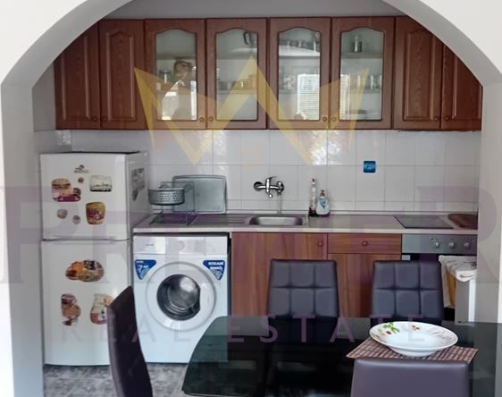 Дава се под наем Тристаен апартамент в Варна, Общината - 93 кв.м за 612 € - Снимка #1