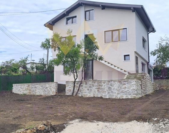 Къща в с. Осеново, Област Варна - 192 кв.м за 1016 €/кв.м - Снимка #1