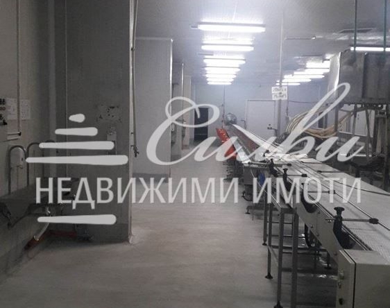Дава се под наем Промишлена сграда в Шумен, Център - 3000 кв.м за 5100 € - Снимка #1