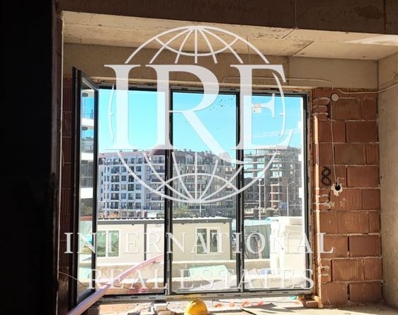 Двустаен апартамент в Варна, Погреби - 90 кв.м за 1645 €/кв.м - Снимка #1