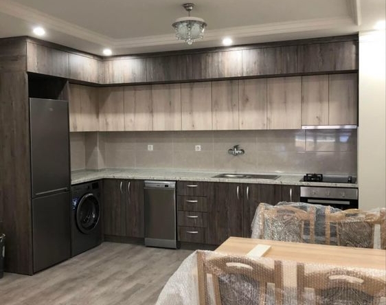 Дава се под наем Тристаен апартамент в Асеновград - 90 кв.м за 388.62 € - Снимка #1