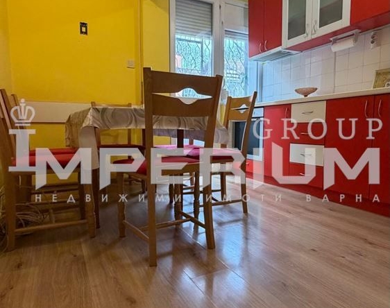 Дава се под наем Тристаен апартамент в Варна, Център - 80 кв.м за 598.23 € - Снимка #1