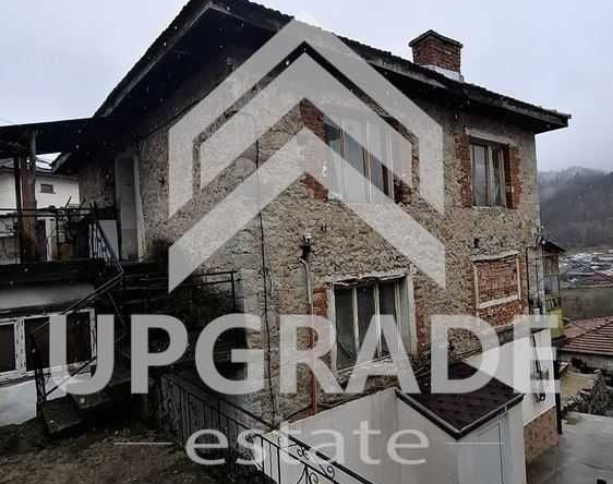 Етаж от къща в с. Средногорци, Област Смолян - 76 кв.м за 135 €/кв.м - Снимка #1