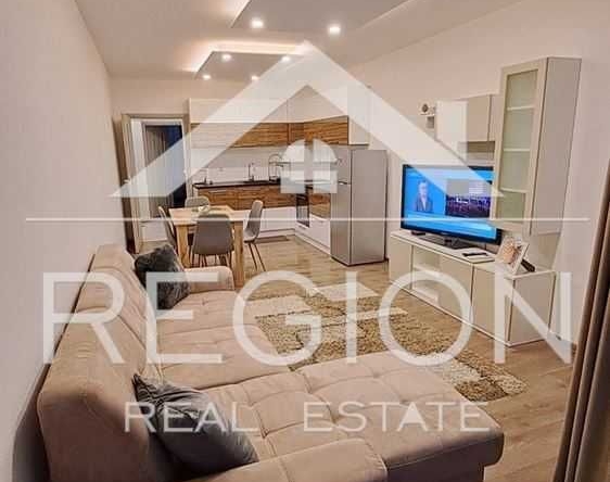 Дава се под наем Двустаен апартамент в Варна, Център - 64 кв.м за 550 € - Снимка #1