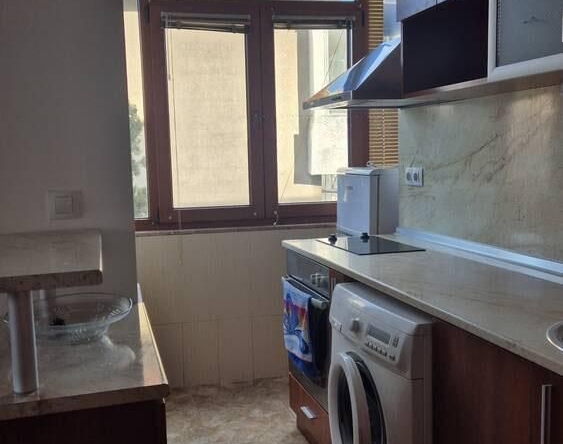 Дава се под наем Двустаен апартамент в Бургас, Център - 56 кв.м за 408 € - Снимка #1