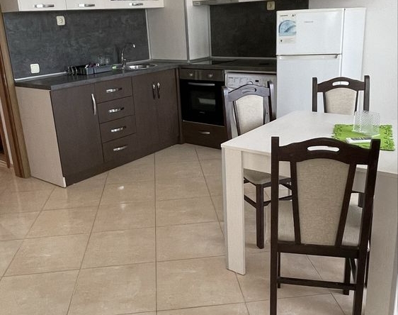 Дава се под наем Тристаен апартамент в к.к. Слънчев бряг - 130 кв.м за 765 € - Снимка #1