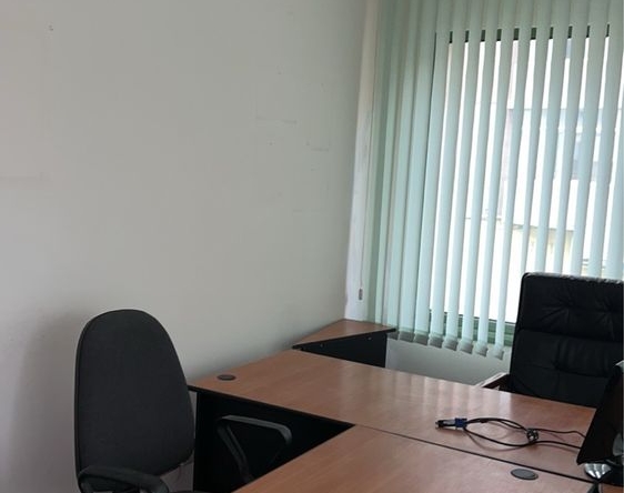 Дава се под наем Офис в Пазарджик, Идеален център - 19 кв.м за 204 € - Снимка #1