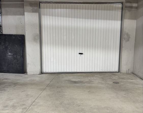 Дава се под наем Гараж / Паркомясто в София, Студентски град - 18 кв.м за 150 € - Снимка #1