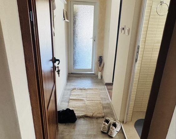 Дава се под наем Етаж от къща в София, 7-ми 11-ти километър - 60 кв.м за 484.5 € - Снимка #1