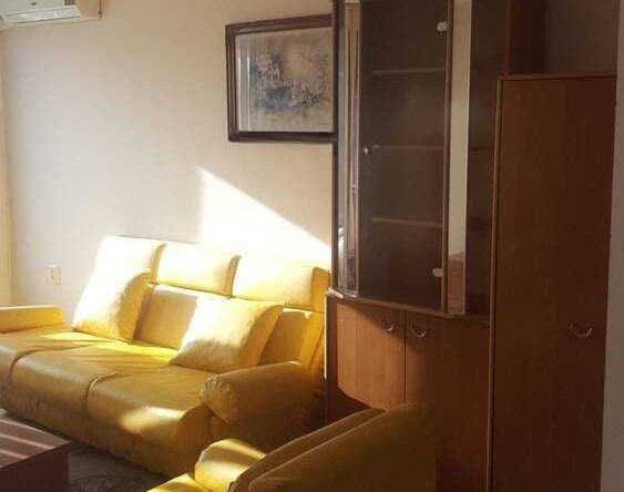 Дава се под наем Тристаен апартамент в Бургас, Център - 120 кв.м за 510 € - Снимка #1