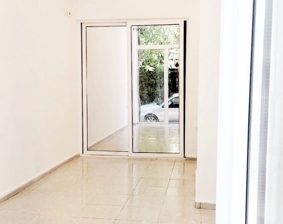 Дава се под наем Магазин в София, Иван Вазов - 15 кв.м за 300 € - Снимка #1