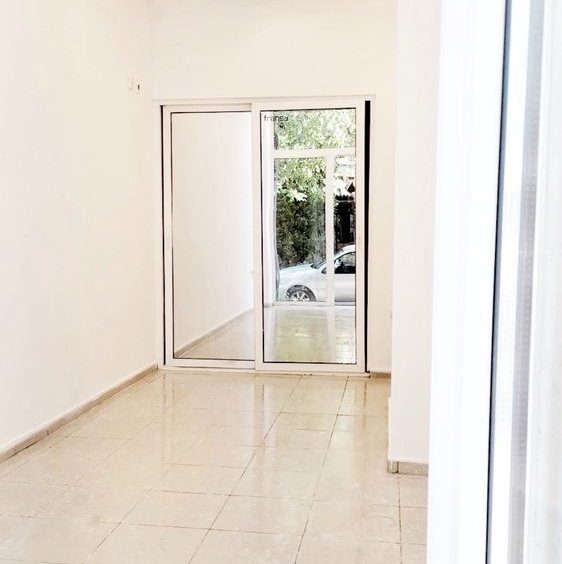 Дава се под наем Магазин в София, Иван Вазов - 15 кв.м за 300 € - Снимка #1