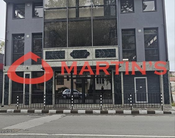 Дава се под наем Магазин в Асеновград - 157 кв.м за 2000 € - Снимка #1