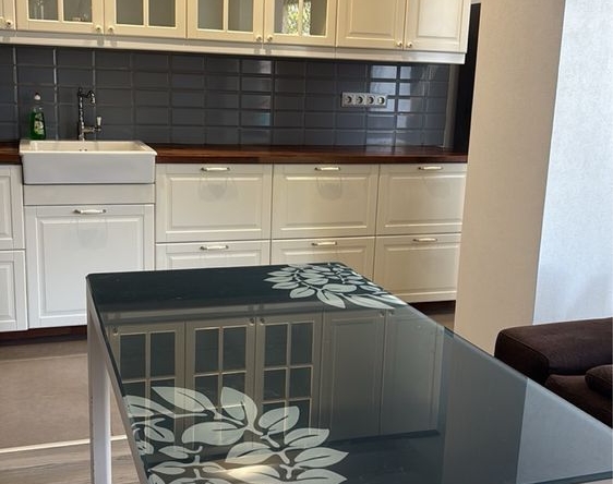 Дава се под наем Тристаен апартамент в Варна, Лятно кино Тракия - 90 кв.м за 800 € - Снимка #1