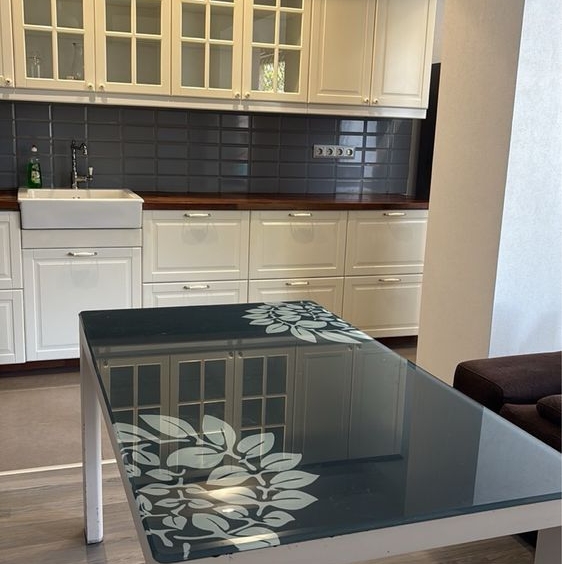 Дава се под наем Тристаен апартамент в Варна, Лятно кино Тракия - 90 кв.м за 800 € - Снимка #1