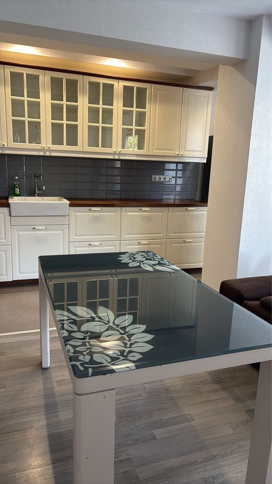 Дава се под наем Тристаен апартамент в Варна, Лятно кино Тракия - 90 кв.м за 800 € - Снимка #1