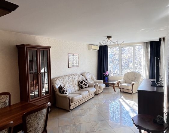 Дава се под наем Тристаен апартамент в София, Красно село - 88 кв.м за 897.6 € - Снимка #1