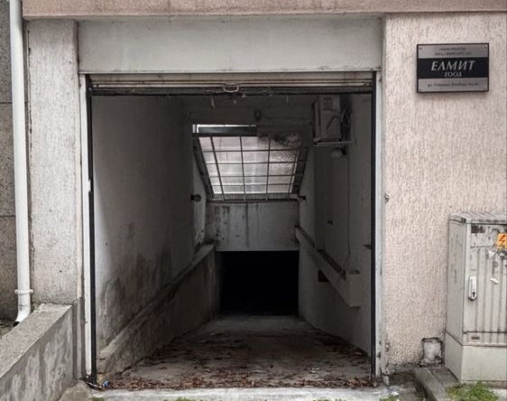 Дава се под наем Гараж / Паркомясто в Варна, Лятно кино Тракия - 15 кв.м за 99.45 € - Снимка #1