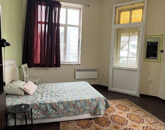 Дава се под наем Двустаен апартамент в Варна, ЖП Гара - 50 кв.м за 298.86 € - Снимка #1