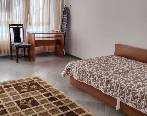 Дава се под наем Тристаен апартамент в Варна, Кайсиева градина - 78 кв.м за 418.71 € - Снимка #1