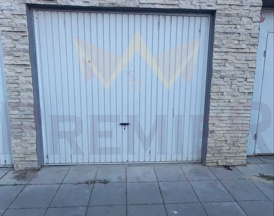 Дава се под наем Гараж / Паркомясто в Варна, Колхозен пазар - 15 кв.м за 102 € - Снимка #1