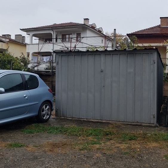 Дава се под наем Гараж / Паркомясто в Казанлък - 15 кв.м за 30.6 € - Снимка #1