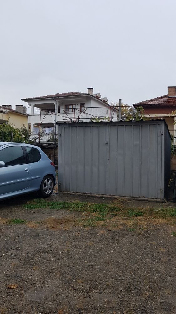 Дава се под наем Гараж / Паркомясто в Казанлък - 15 кв.м за 30.6 € - Снимка #1