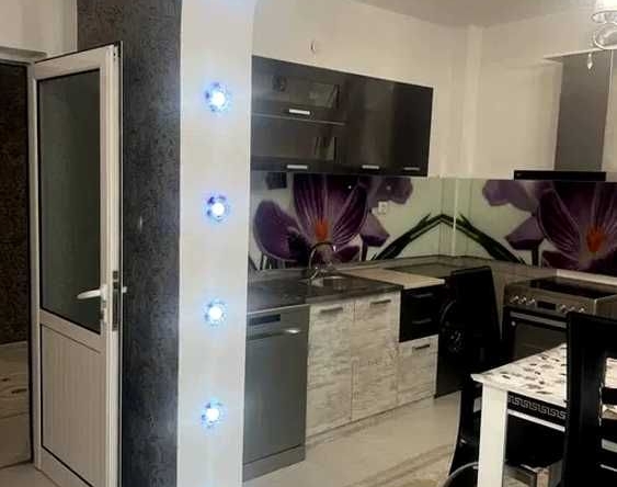 Дава се под наем Тристаен апартамент в Пловдив, Център - 110 кв.м за 500 € - Снимка #1