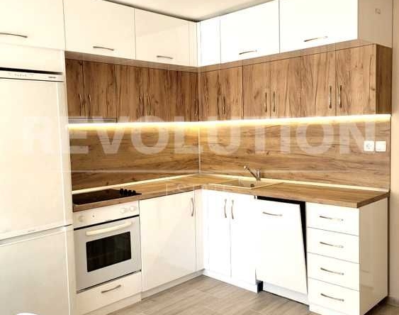 Дава се под наем Тристаен апартамент в Варна, Лятно кино Тракия - 70 кв.м за 498.27 € - Снимка #1