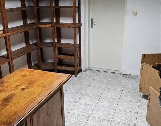 Дава се под наем Магазин в Бургас, Възраждане - 15 кв.м за 153 € - Снимка #1