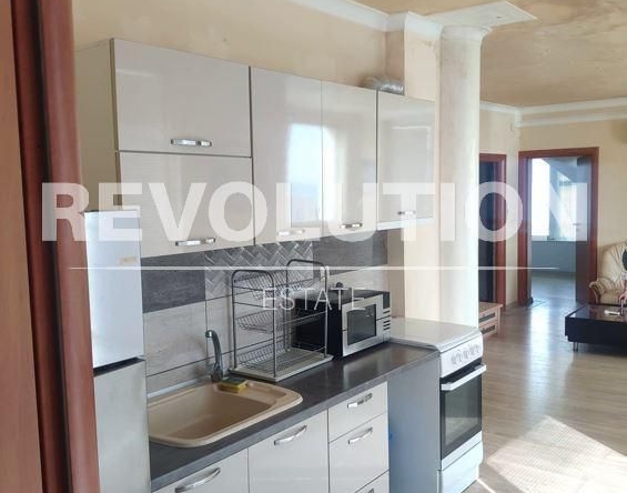 Дава се под наем Тристаен апартамент в Варна, Център - 125 кв.м за 500 € - Снимка #1