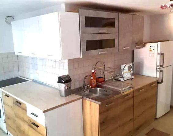 Дава се под наем Етаж от къща в Пловдив, Младежки Хълм - 140 кв.м за 561 € - Снимка #1