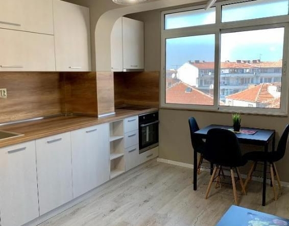 Дава се под наем Тристаен апартамент в Пловдив, Център - 90 кв.м за 630 € - Снимка #1