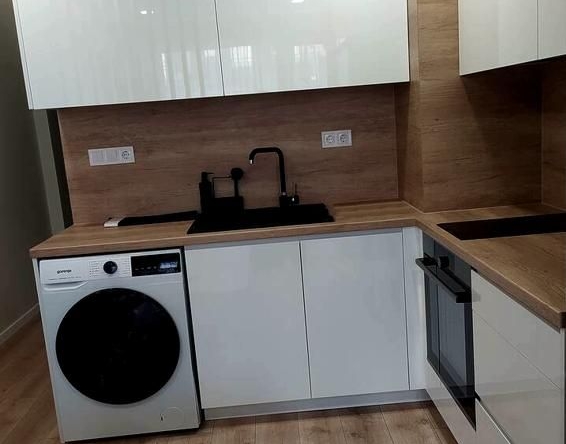 Дава се под наем Едностаен апартамент в Пловдив, Южен - 40 кв.м за 325 € - Снимка #1