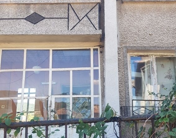 Етаж от къща в Дупница - 110 кв.м за 459 €/кв.м - Снимка #1