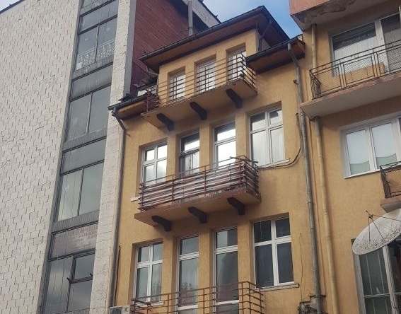 Тристаен апартамент в Дупница - 72 кв.м за 702 €/кв.м - Снимка #1