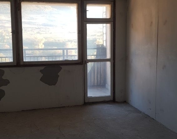 Четиристаен апартамент в Дупница - 90 кв.м за 523 €/кв.м - Снимка #1