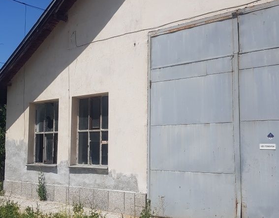 Промишлена сграда в Дупница - 2800 кв.м за 66 €/кв.м - Снимка #1