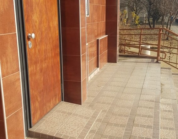 Заведение в Кюстендил, Бузлуджа - 165 кв.м за 413 €/кв.м - Снимка #1